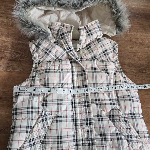 Medium aeropostal vest with faux fur hood - Picture 4 of 5